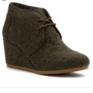 TOMS DESERT WEDGE OLIVE HERRINGBONE 9.5